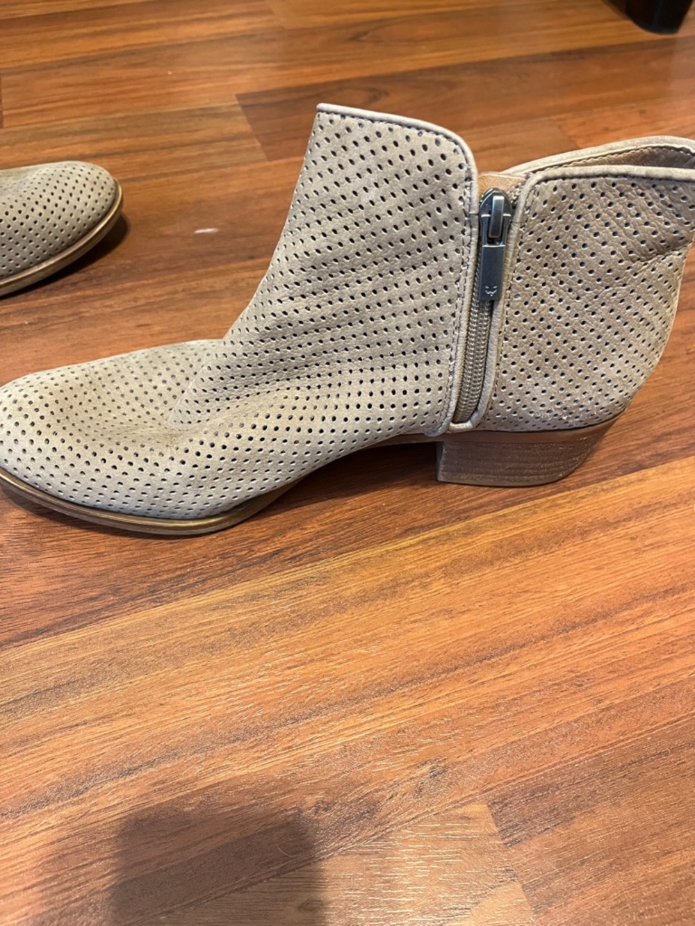 Lucky Womens Perforated Ankle Boots - Light Taupe 8.5 very good condition - Picture 2 of 3